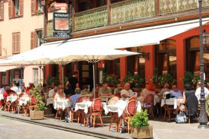 www.restaurant-maisonrouge.com